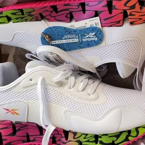 Reebok Zig Dynamic NWT size 9